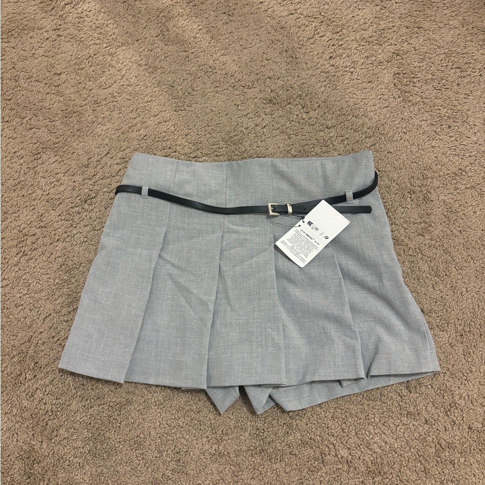 Zara Light Gray Pleated Mini Skort with Black Belt